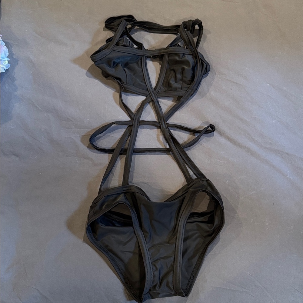 Chic Black Strappy One-Piece Swimsuit